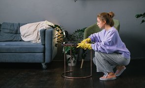 Como tirar cheiro de mofo do quarto